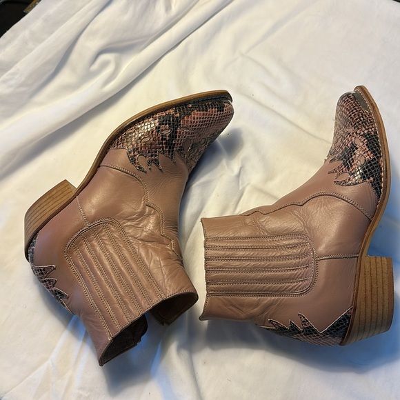 Salmon and Brown Western Ankle Boots - Picture 11 of 11